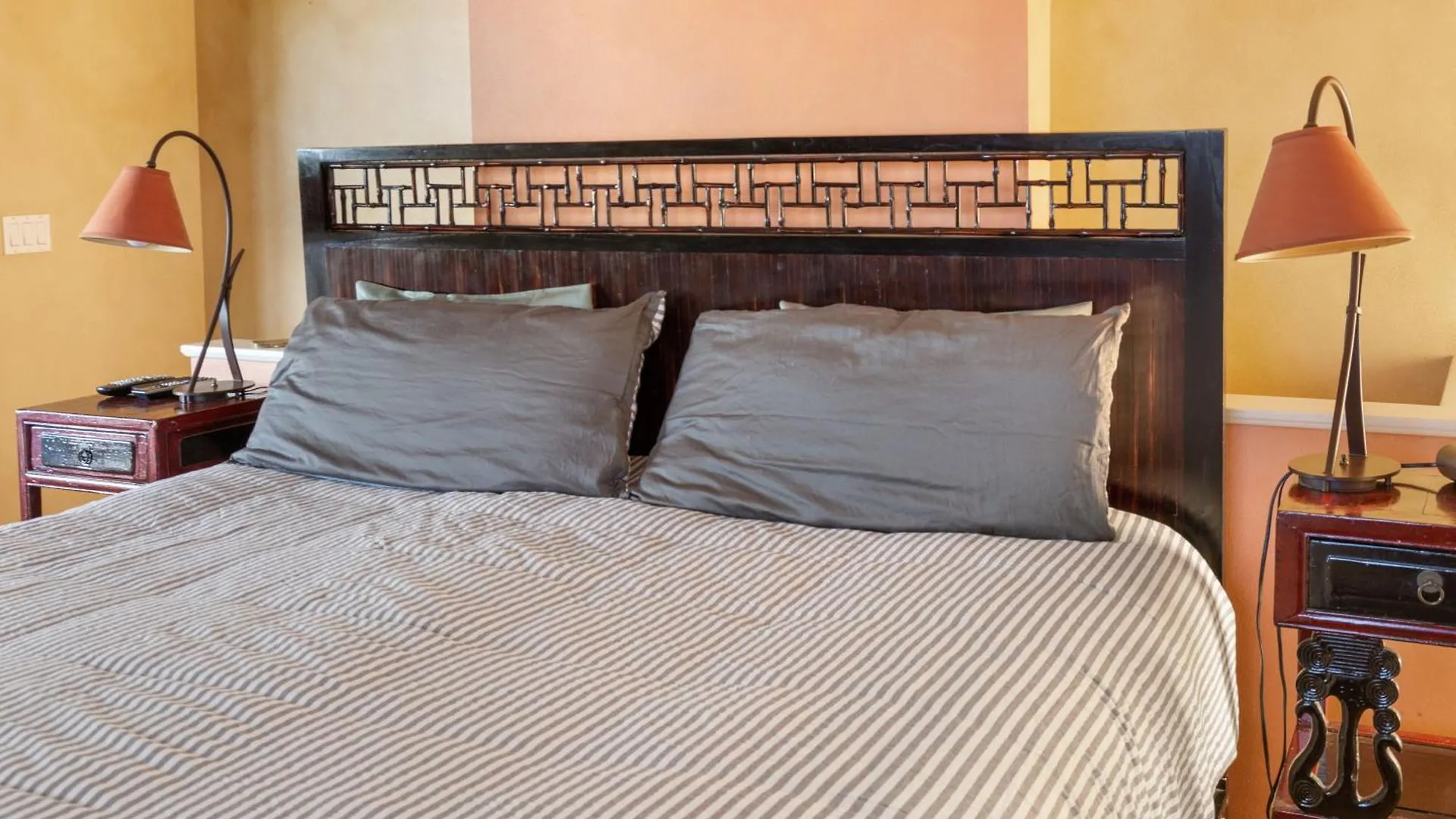 Orchid Suite, 1 Bedroom, Sleeps 4, Pool & Bbq, Pre-Renovation Summer Sale Kihei